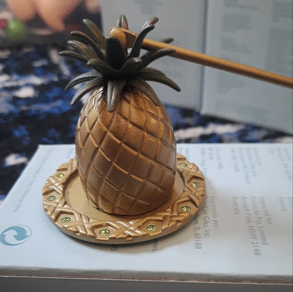 Pineapple candle snuffer
